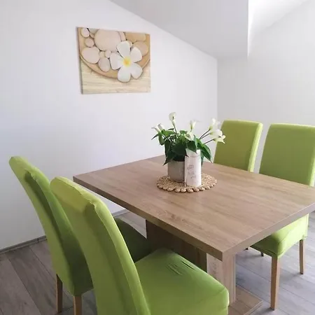 Mile Apartment *